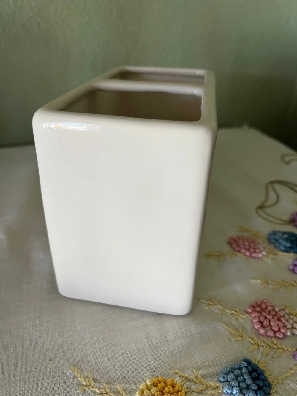 RAE DUNN Ceramic Rainbow Toothbrush Holder – Cream